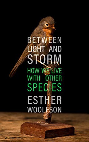 Between Light and Storm: How We Live With Other Species - Esther Woolfson [KSIĄŻKA]