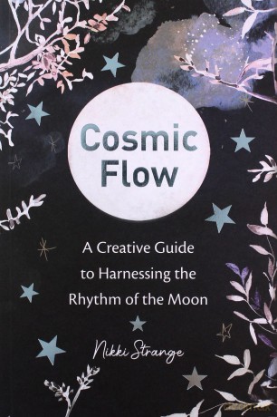 Cosmic Flow: A creative guide to harnessing the rhythm of the moon - Nikki Strange [KSIĄŻKA]