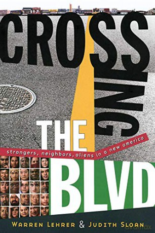 Crossing the BLVD: Strangers, Neighbors, Aliens in a New America - Warren Lehrer [KSIĄŻKA]