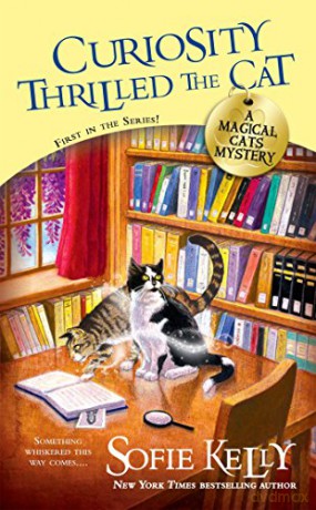 Curiosity Thrilled the Cat: A Magical Cats Mystery (Magical Cats Mysteries) - Sofie Kelly [KSIĄŻKA]