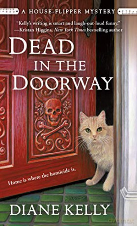 Dead in the Doorway: A House-Flipper Mystery (House-Flipper Mystery, 2) - Diane Kelly [KSIĄŻKA]