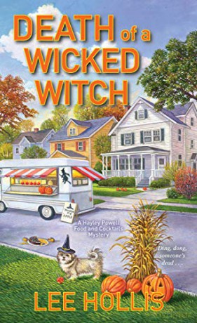 Death of a Wicked Witch (Hayley Powell Mystery): 13 - Lee Hollis [KSIĄŻKA]