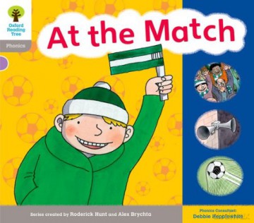Oxford Reading Tree: Level 1: Floppy's Phonics: Sounds and Letters: At the Match - Roderick Hunt [KSIĄŻKA]
