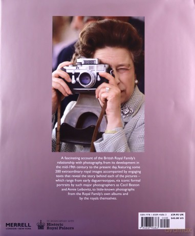 The Crown in Focus: Two Centuries of Royal Photography - David Cannadine [KSIĄŻKA]