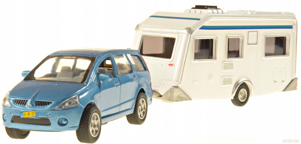 Auto z przyczepą Camping