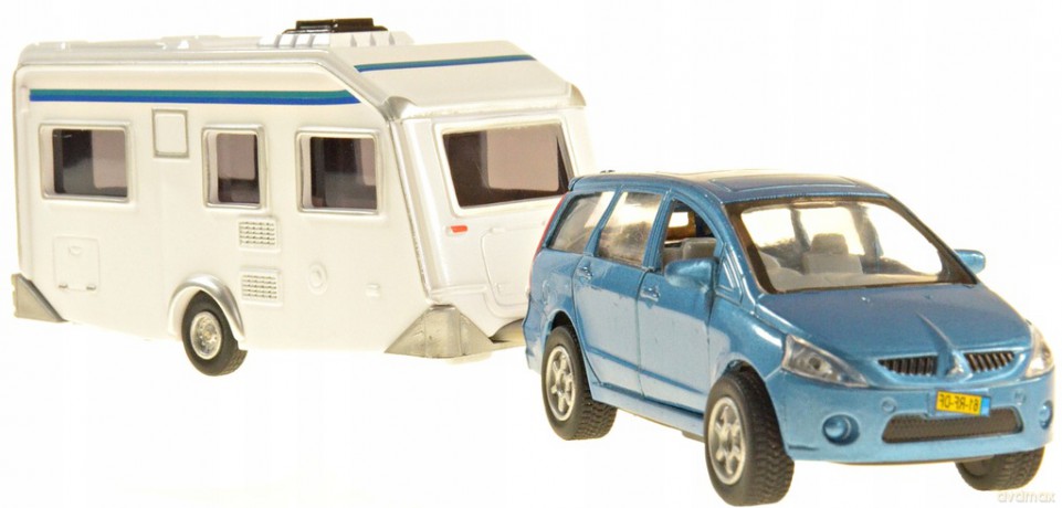 Auto z przyczepą Camping