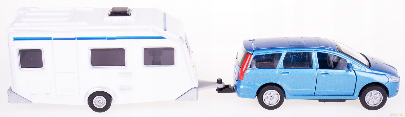 Auto z przyczepą Camping