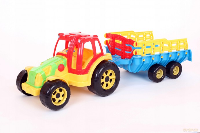Traktor z przyczepą