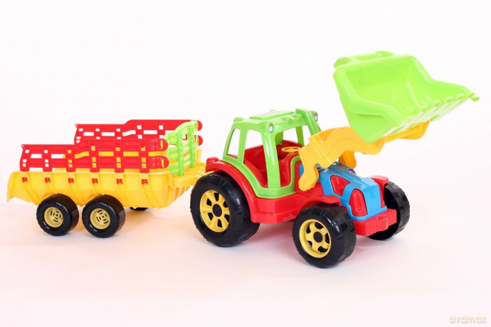 Traktor z przyczepą
