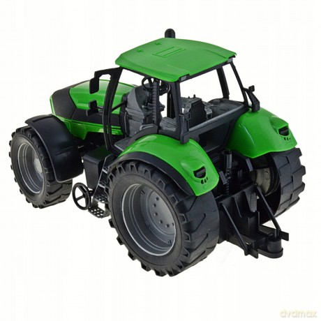 Traktor z przyczepą