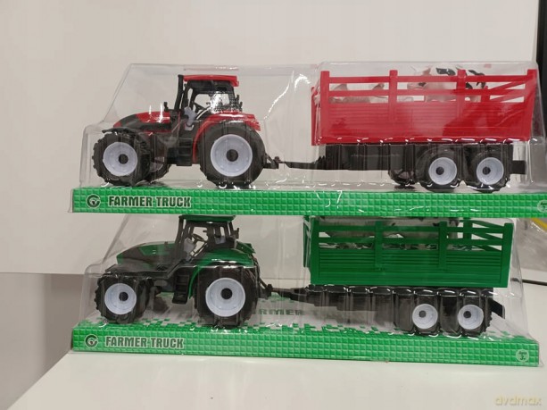 Traktor z przyczepą+zwierzęta