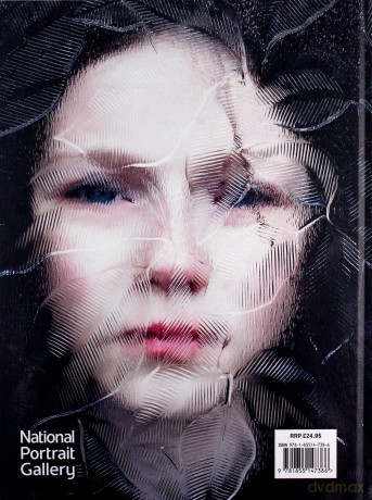 Hold Still: A Portrait of our Nation in 2020: Sunday Times Bestseller [KSIĄŻKA]