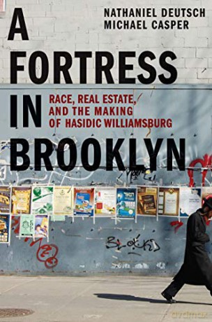 A Fortress in Brooklyn: Race, Real Estate, and the Making of Hasidic Williamsburg - Michael Casper [KSIĄŻKA]