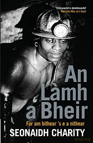 An Lamh a Bheir Lasag - Seonaidh Charity [KSIĄŻKA]