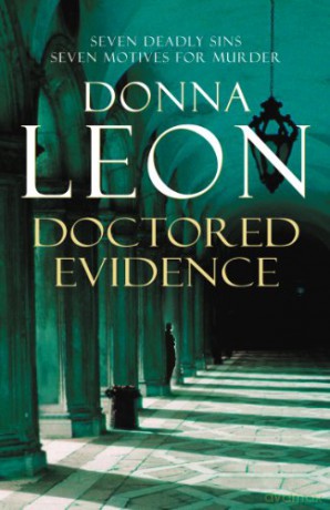 Doctored Evidence: Brunetti 13 - Donna Leon [KSIĄŻKA]