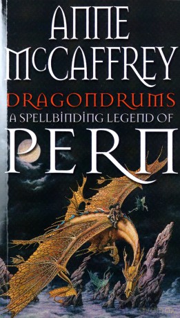 Dragondrums: Dragonriders of Pern: 6: deception and discretion loom large in this fan-favourite from one of the most influential fantasy and SF writers of all time The Dragon Books - Anne McCaffrey [KSIĄŻKA]