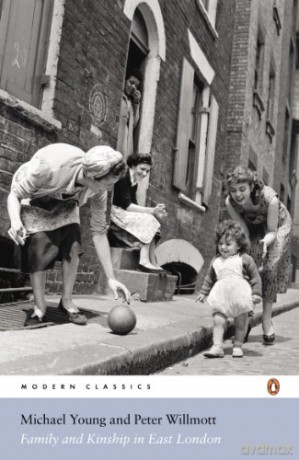 Family and Kinship in East London Penguin Modern Classics - Michael Young [KSIĄŻKA]
