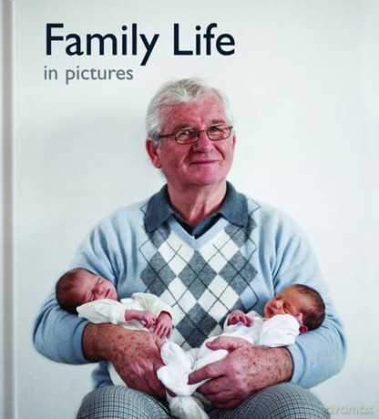 Family Life in Pictures Pictures to Share - Helen Bate [KSIĄŻKA]