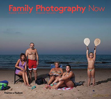 Family Photography Now - Sophie Howarth [KSIĄŻKA]