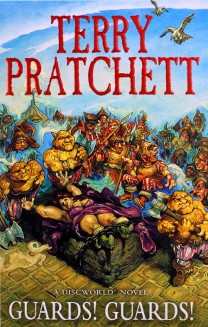 Guards! Guards!: Discworld Novel 8: the bestseller that inspired BBC's The Watch Discworld Novels - Terry Pratchett [KSIĄŻKA]
