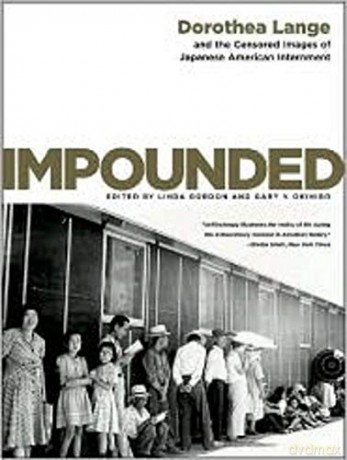 Impounded: Dorothea Lange and the Censored Images of Japanese American Internment - D Lange [KSIĄŻKA]