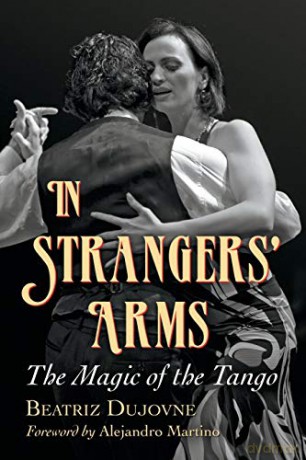 In Strangers Arms: The Magic of the Tango - Beatriz Dujovne [KSIĄŻKA]