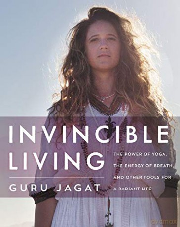 Invincible Living: The Power of Yoga, The Energy of Breath, and Other Tools for a Radiant Life - Guru Jagat [KSIĄŻKA]