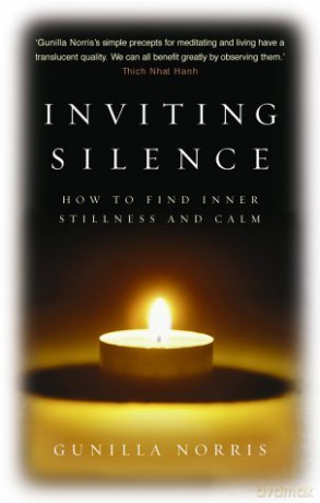 Inviting Silence: How to Find Inner Stillness and Calm - Gunilla Norris [KSIĄŻKA]