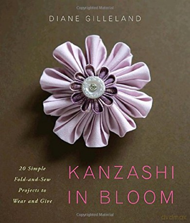 Kanzashi in Bloom: 20 Simple Fold-and-Sew Projects to Wear and Give - Diane Gilleland [KSIĄŻKA]