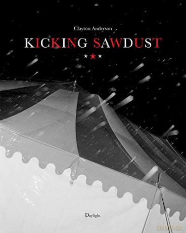 Kicking Sawdust: Running Away with the Circus and Carnival - Jack Pierson [KSIĄŻKA]