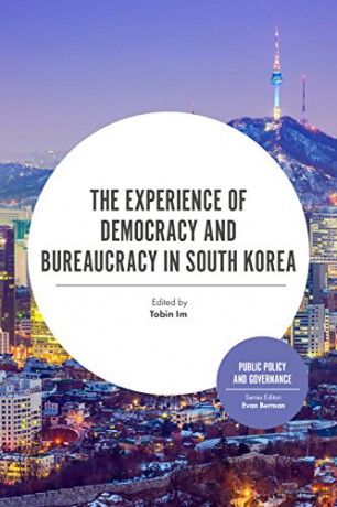 The Experience of Democracy and Bureaucracy in South Korea Public Policy and Governance - Tobin Im [KSIĄŻKA]
