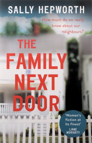 The Family Next Door: A gripping read that is 'part family drama, part suburban thriller' - Sally Hepworth [KSIĄŻKA]