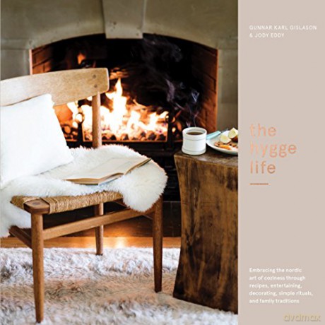 The Hygge Life: Embracing the Nordic Art of Coziness Through Recipes, Entertaining, Decorating, Simple Rituals, and Family Traditions - Gunnar Karl Gislason [KSIĄŻKA]
