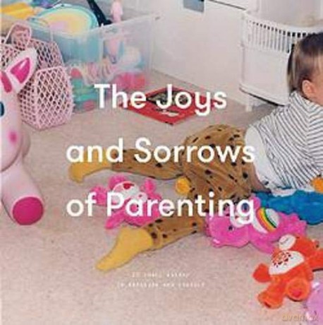The Joys and Sorrows of Parenting School of Life: 26 Essays to Reassure and Console - The School of Life [KSIĄŻKA]
