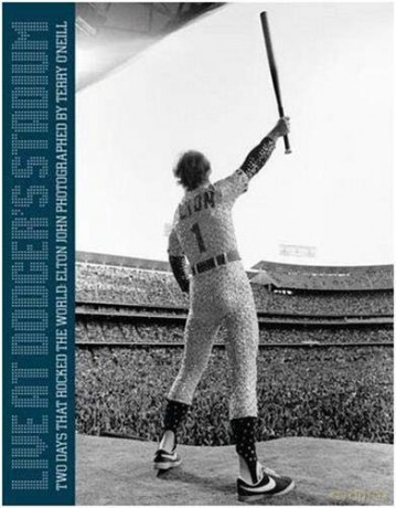 Two Days that Rocked the World: Elton John Live at Dodger Stadium: Photographs by Terry O' Neill - Photography by Terry O'Neill [KSIĄŻKA]