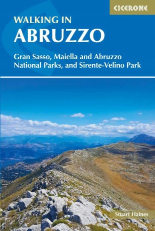 Walking in Abruzzo [KSIĄŻKA]