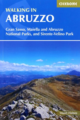 Walking in Abruzzo [KSIĄŻKA]