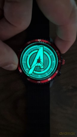 Zegarek analogowy Avengers w metalowym opakowaniu MV15784