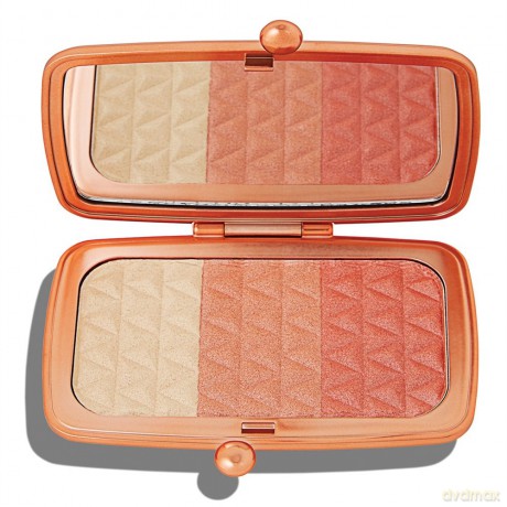 Makeup Revolution Paleta rozświetlaczy do twarzy Renaissance Radiant in Rose, 1 szt.