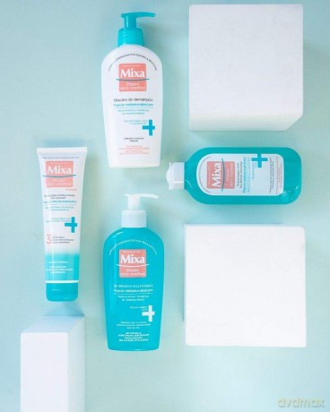 Mixa Złuszczający Peeling-maska przeciw niedoskonałościom bez granulek 3w1 150 ml