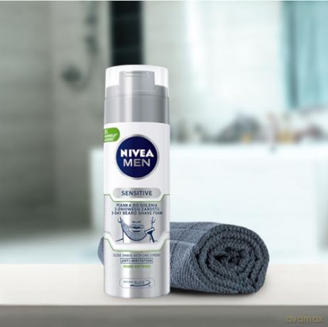 NIVEA MEN Sensitive Pianka do golenia 3-dniowego zarostu 200 ml