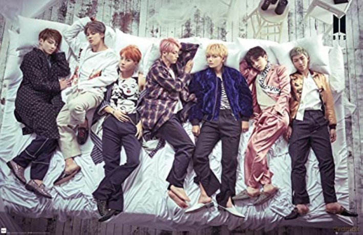 Bts: Bts Group Bed Plakat 61 cm X 91 cm