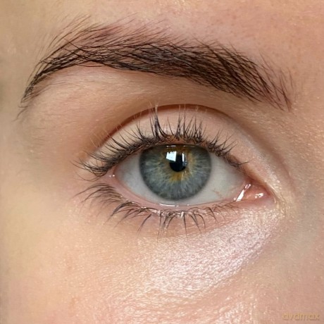Makeup Revolution Renaissance Eyeliner do oczu Flick