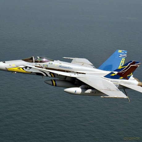 Model plastikowy F/A-18C USN VFA- 82 Marauders Limited 1/72