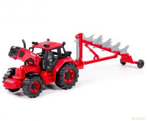 Traktor Belarus z plugiem