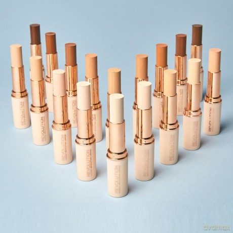 Makeup Revolution, Podkład do twarzy w sztyfcie Fast Base Stick Found F1, 6,2 g
