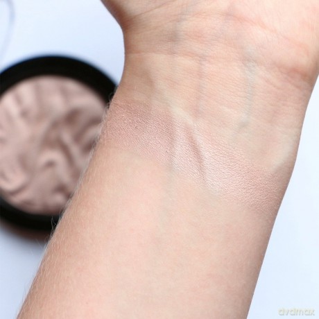Makeup Revolution, rozświetlacz do twarzy Strobe Highlighter Moon Glow Lights