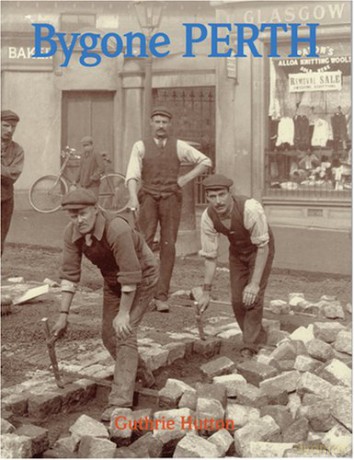 Bygone Perth - Guthrie Hutton [KSIĄŻKA]