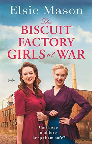 The Biscuit Factory Girls at War: A new uplifting saga about war, family and friendship to warm your heart this spring - Elsie Mason [KSIĄŻKA]