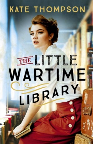 The Little Wartime Library: A gripping, heart-wrenching page-turner based on real events - Kate Thompson [KSIĄŻKA]